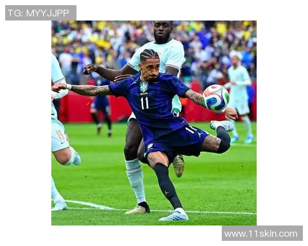 迈尼昂的崛起与挑战：从新星到守门员的传奇之路